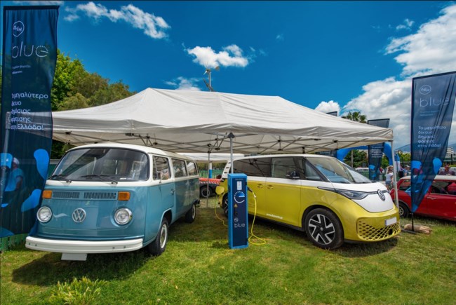 Την Κυριακή ψήφισαν... Άλιμο: 25.000 επισκέπτες είδαν με θαυμασμό, από προπολεμικές "Φορντ" μέχρι ηλεκτροκίνηση!