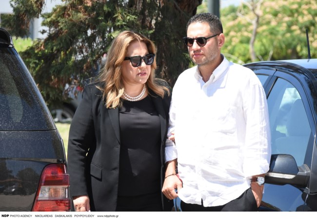 Δέσποινα Μοιραράκη: Συγκινημένη στο ετήσιο μνημόσυνο του συζύγου της [εικόνες]