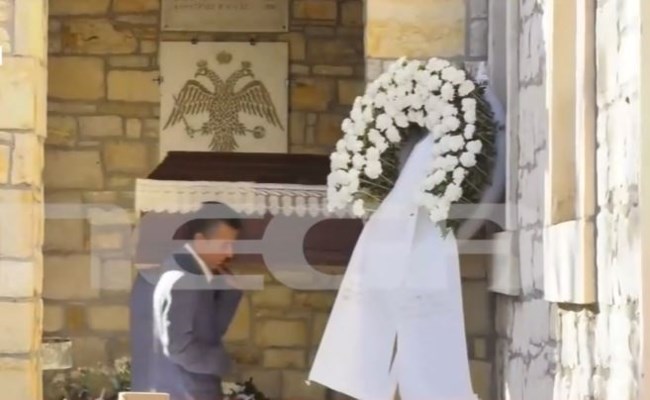 Εύβοια: Το τελευταίο αντίο στον 65χρονο οικοδόμο - Τραγική φιγούρα η 93χρονη μητέρα του [βίντεο]