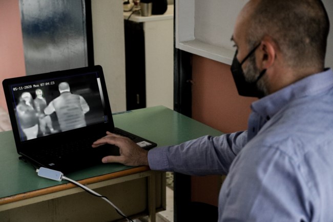 Επιστροφή με θερμομέτρηση και αντισηπτικά στα σχολεία: "Εξίσωση" των απουσιών και μαθήματα σε δύο φάσεις [εικόνες]
