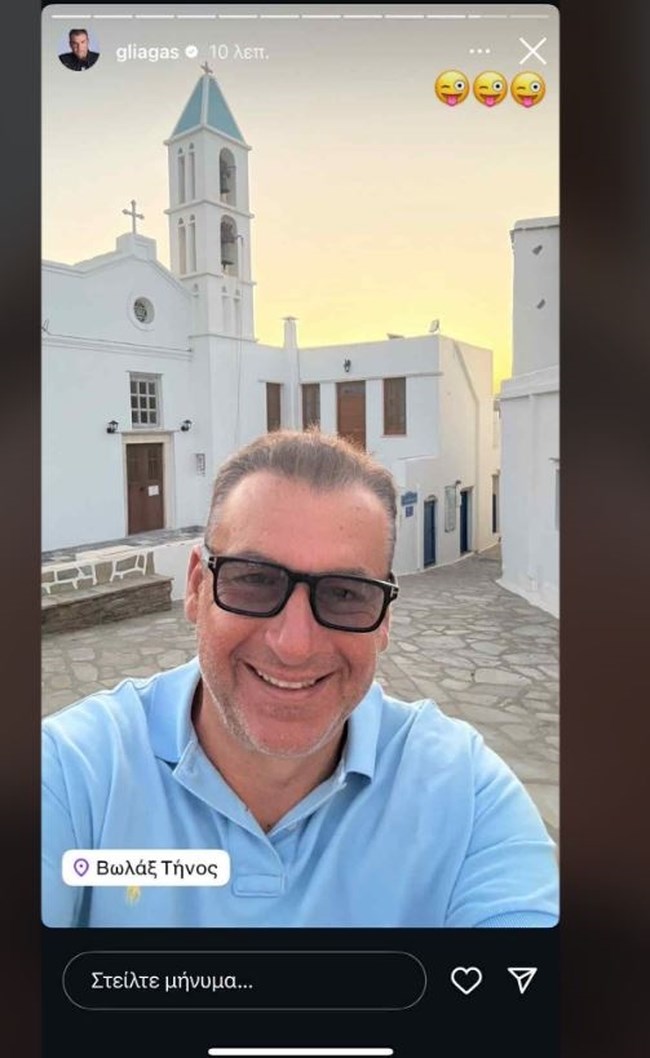 Ο Γιώργος Λιάγκας σε ορεινό χωριό της Τήνου - Σε χαλαρή διάθεση