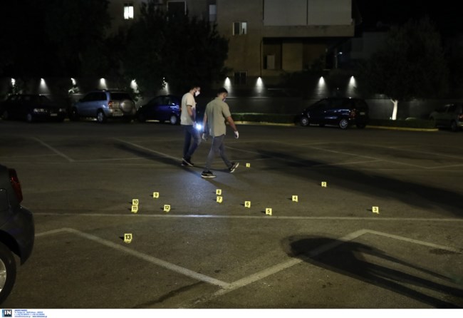 Πυροβολισμοί σε φούρνο στη Βούλα