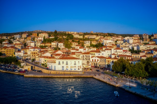 Η κωμόπολη που υπόσχεται ήρεμο καλοκαιρινό τριήμερο, μόλις 3,5 ώρες από την Αθήνα