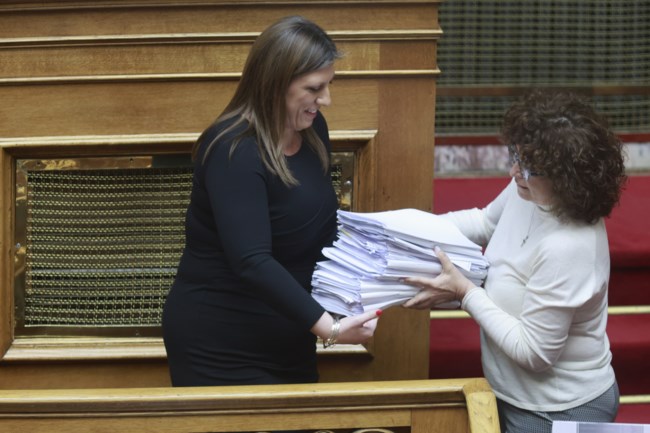 Στο βήμα η Ζωή Κωνσταντοπούλου