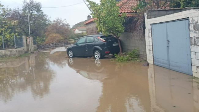 Κακοκαιρία στη Λήμνο: Νεκρός κτηνοτρόφος που παρασύρθηκε από χείμαρρο - Ηλικιωμένος γλίστρησε στην αυλή του και πέθανε