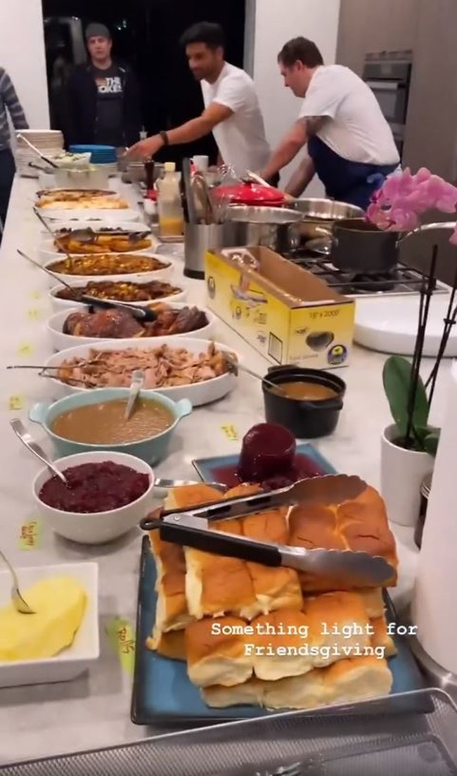 Αμαλία Κωστοπούλου: Το Friendsgiving dinner μαζί με Έλληνες στο Λος Άντζελες