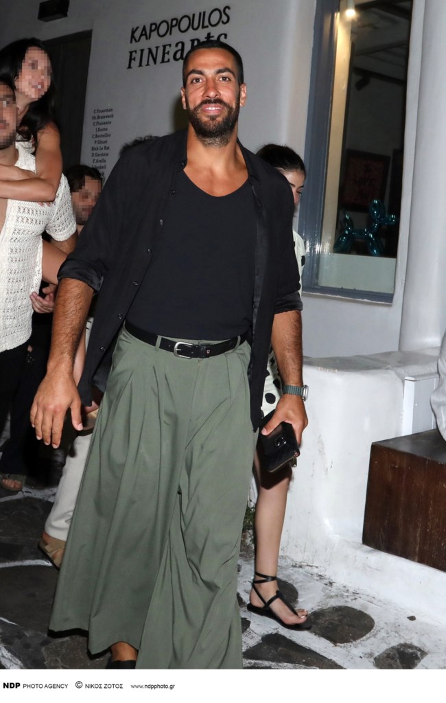 Αλέξανδρος Πολυχρονιάδης: Η ανατρεπτική εμφάνιση του αγαπημένου της Μελίνας Νικολαΐδη στη Μύκονο [εικόνα]