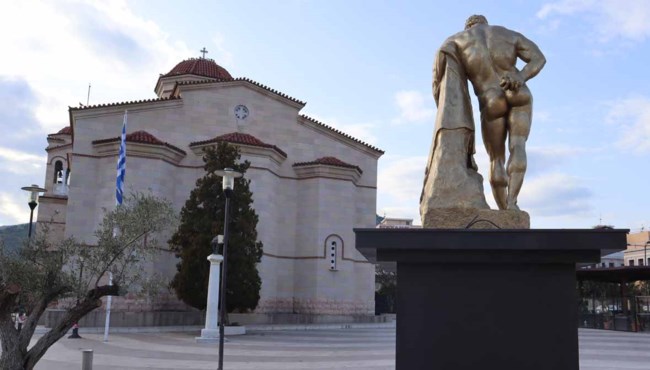 Αγαλμα του Ηρακλή ύψους... 3 μέτρων τοποθετήθηκε στο κέντρο του Αργους - "Γύρισε στην πατρίδα του", λέει ο δήμαρχος