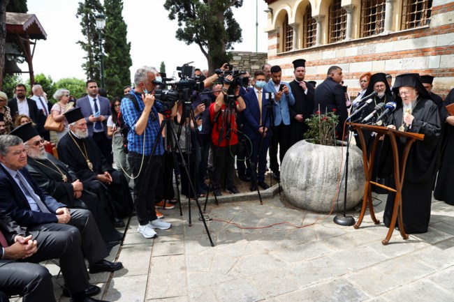 Συνάντηση Βαρθολομαίου με τους οφικιάλιους του Πατριαρχείου, παρουσία του Αμερικανού πρέσβη