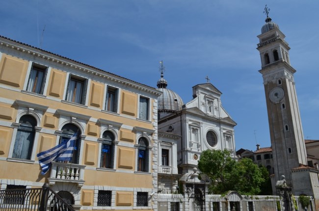 Αυτό είναι το μοναδικό ελληνορθόδοξο μνημείο που... γέρνει σαν τον Πύργο της Πίζας - Η εκπληκτική ιστορία του [εικόνες]