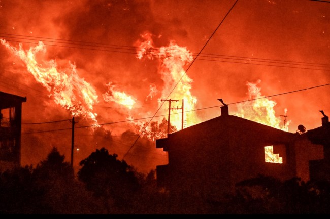 ΦΩΤΙΑ ΞΥΛΟΚΑΣΤΡΟ
