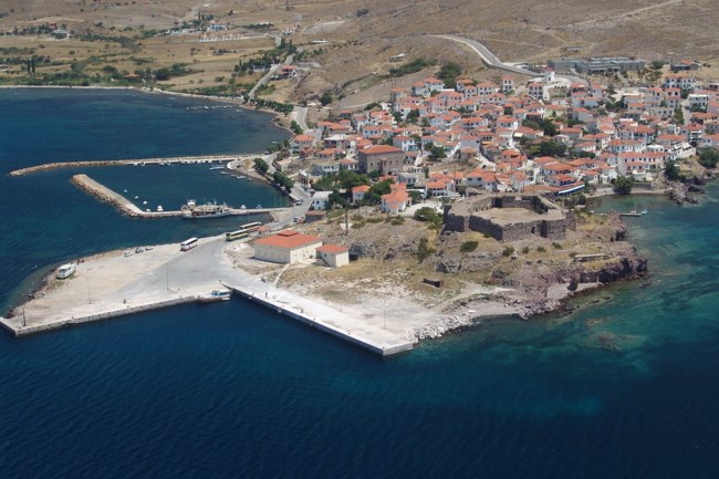 Τραγωδία στη Λέσβο: 29χρονος λιμενικός βρέθηκε κρεμασμένος έξω από ξωκλήσι – Τι εξετάζει η ΕΛΑΣ