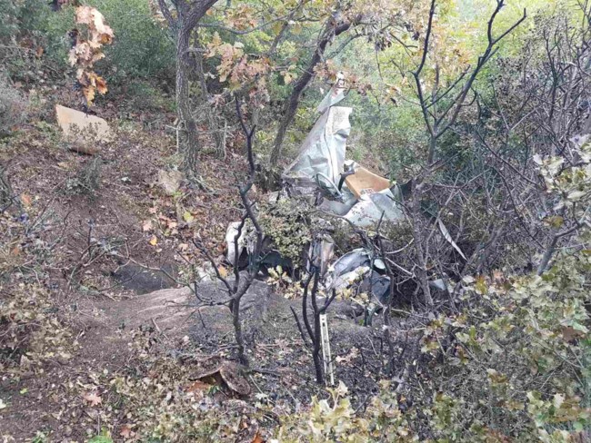 Λάρισα: Οι πρώτες εικόνες από τα συντρίμμια του μονοκινητήριου αεροσκάφος με το οποίο σκοτώθηκε ο 62χρονος πιλότος