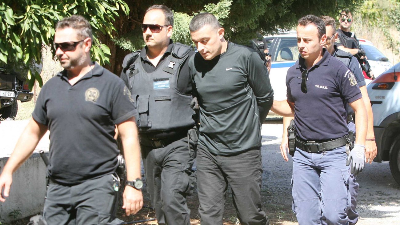 Λαμία- Νονός της νύχτας ο συνεπιβάτης του Ριτζάι: Συνελήφθη για το μακελειό σε μπαρ στη Γλυφάδα