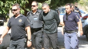 Λαμία- Νονός της νύχτας ο συνεπιβάτης του Ριτζάι: Συνελήφθη για το μακελειό σε μπαρ στη Γλυφάδα