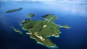 Πάσχα στον Σκορπιό: Αριστοτέλης & Αλέξανδρος Ωνάσης δίπλα στη σούβλα - Σπάνιες φωτό από το εσωτερικό του σπιτιού - εικόνα 12