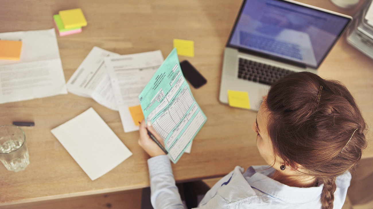 ΥΠΟΙΚ: Ξεκινά το ηλεκτρονικό τιμολόγιο και για τους προμηθευτές του Δημοσίου