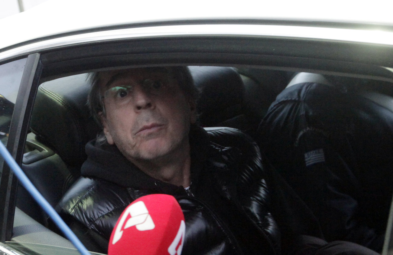 Χριστίνα Αλεξοπούλου (ΝΔ): Επίθεση στο πολιτικό της γραφείο στην Πάτρα - Πέταξαν μπογιές και φυλλάδια [εικόνες] - εικόνα 3