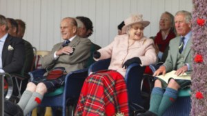 Έλενα Ακρίτα: Συγκινήθηκε (αλήθεια) με τον Κάρολο που φρόντιζε την Καμίλα στην παρέλαση - "Πόσο τρυφερή σκηνή" - εικόνα 9