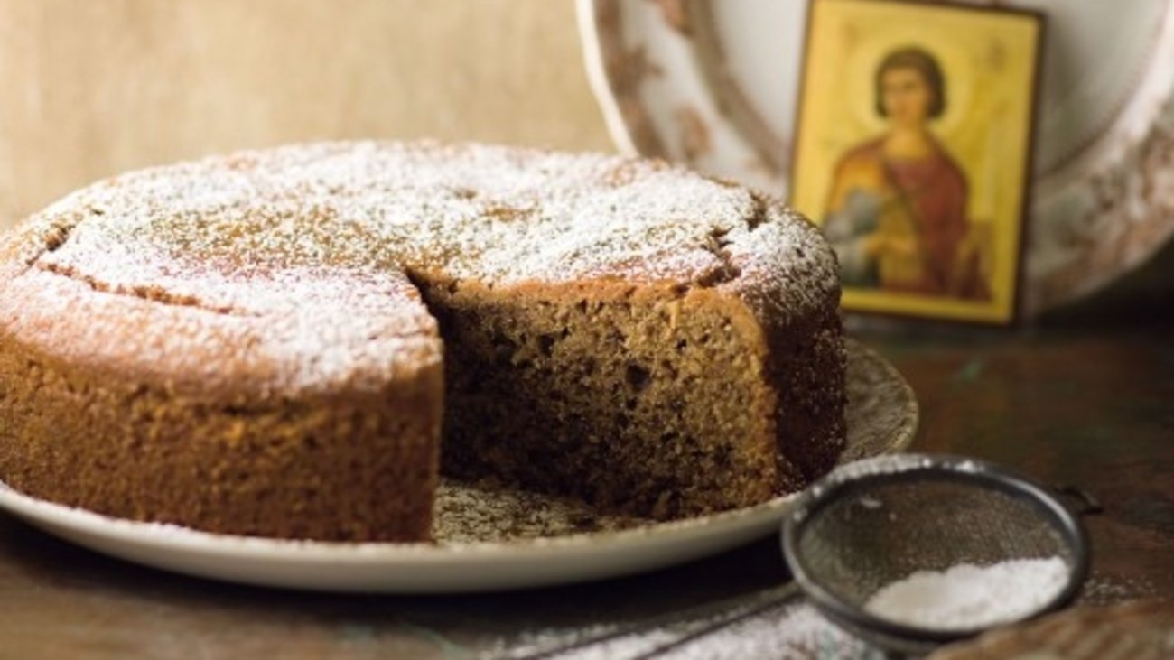 Η φανουρόπιτα του Ακη Πετρετζίκη: Αφράτη, πανεύκολη και πολύ γευστική - εικόνα 2