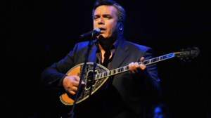 Διπλό χειρουργείο για τον Μανώλη Λιδάκη – Ακύρωσε όλες τις συναυλίες του