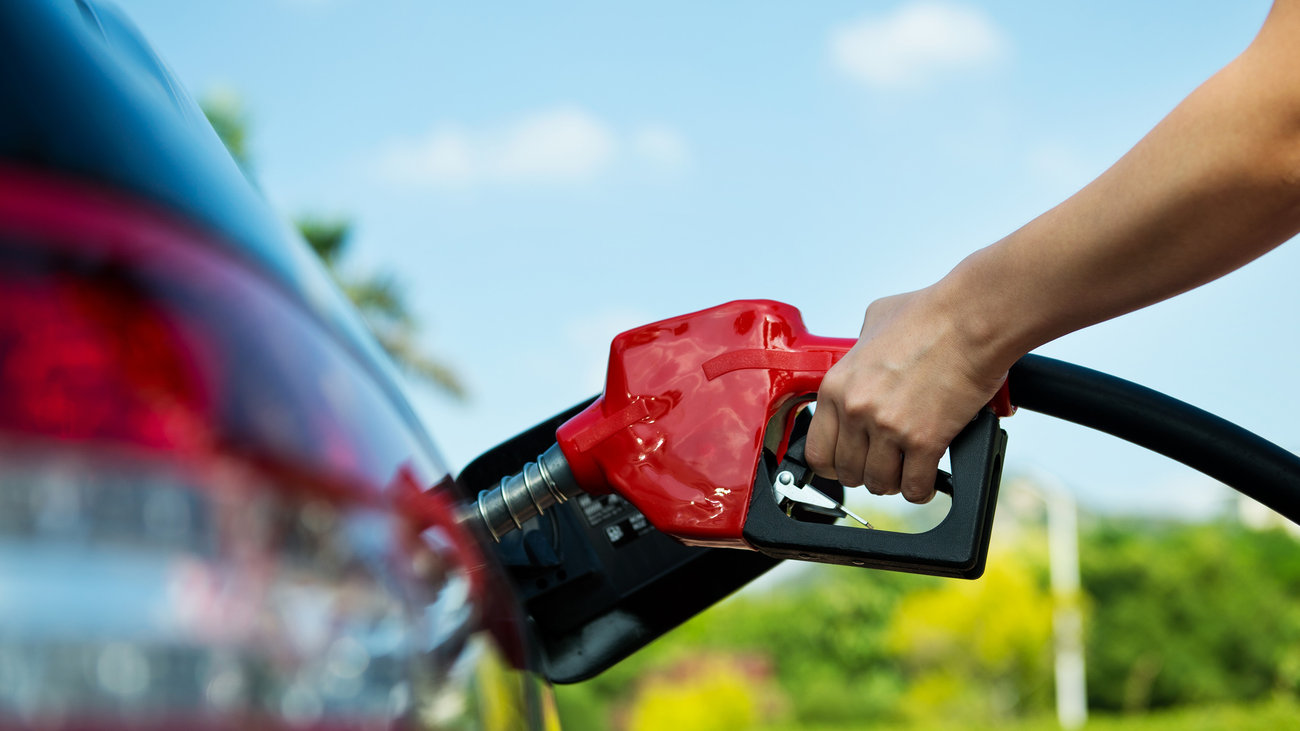 Τι συμβαίνει με τη βενζίνη; - Γιατί η τιμή της είναι ακριβότερη σήμερα, αν και το βαρέλι το πετρέλαιο είναι φθηνότερο; - εικόνα 2