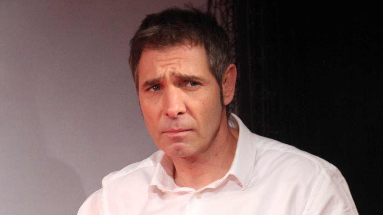 Άγγελος Λάτσιος: Ο γιος της Ελένης Μενεγάκη έχει κοιλιακούς φέτες