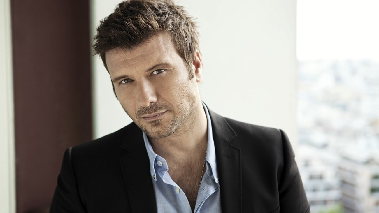 Ο Γιάννης Κακοσαίος αποκάλυψε πώς βγήκε το "Πλούταρχος": Γέλασα όταν το άκουσα, ο πατέρας μου, μου είπε "είσαι βλάκας;" - εικόνα 3