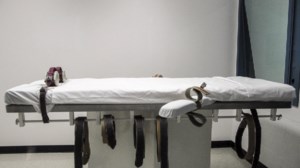 Εκλογές ΗΠΑ: Μπροστά στο ενδεχόμενο μιας νέας μάχης Τραμπ-Μπάιντεν, πολλοί Αμερικανοί αναζητούν έναν τρίτο υποψήφιο