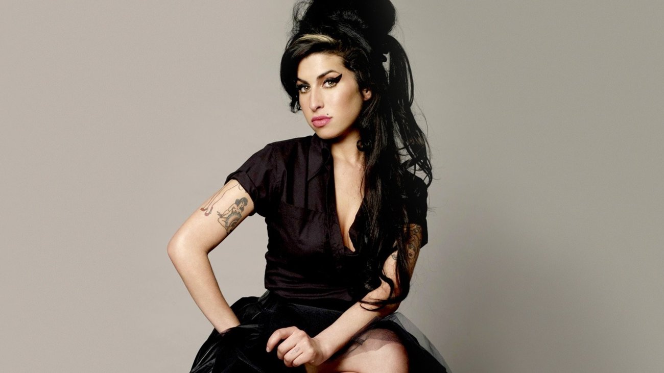 Έιμι Γουάινχαουζ: 16 φορές πάνω πωλήθηκε το φόρεμα στην τελευταία της συναυλία - Στα 243.000 δολ. - εικόνα 3