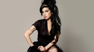 Έιμι Γουάινχαουζ: 16 φορές πάνω πωλήθηκε το φόρεμα στην τελευταία της συναυλία - Στα 243.000 δολ. - εικόνα 3