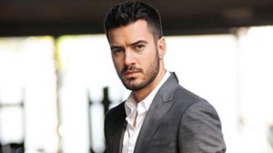 Εκτάκτως στο νοσοκομείο ο Γιάννης Τσιμιτσέλης: Η φωτογραφία με τον ορό - εικόνα 2