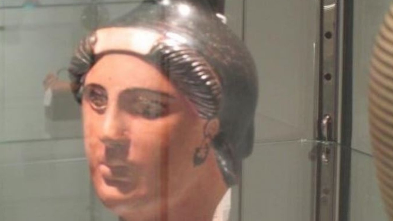 Guardian: Ο οίκος Christie's αποσύρει από δημοπρασία αρχαία ελληνικά αγγεία που συνδέονται με κύκλωμα αρχαιοκαπηλίας - εικόνα 2