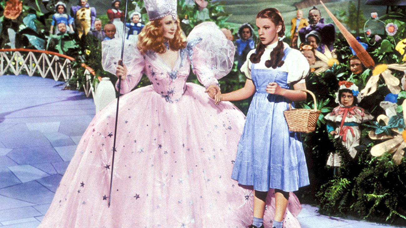 Σε σακούλα σκουπιδιών 40 χρόνια μετά βρέθηκε το εμβληματικό φόρεμα της Τζούντι Γκάρλαντ που φορούσε στον "Μάγο του Οζ"