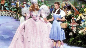 Σε σακούλα σκουπιδιών 40 χρόνια μετά βρέθηκε το εμβληματικό φόρεμα της Τζούντι Γκάρλαντ που φορούσε στον "Μάγο του Οζ"