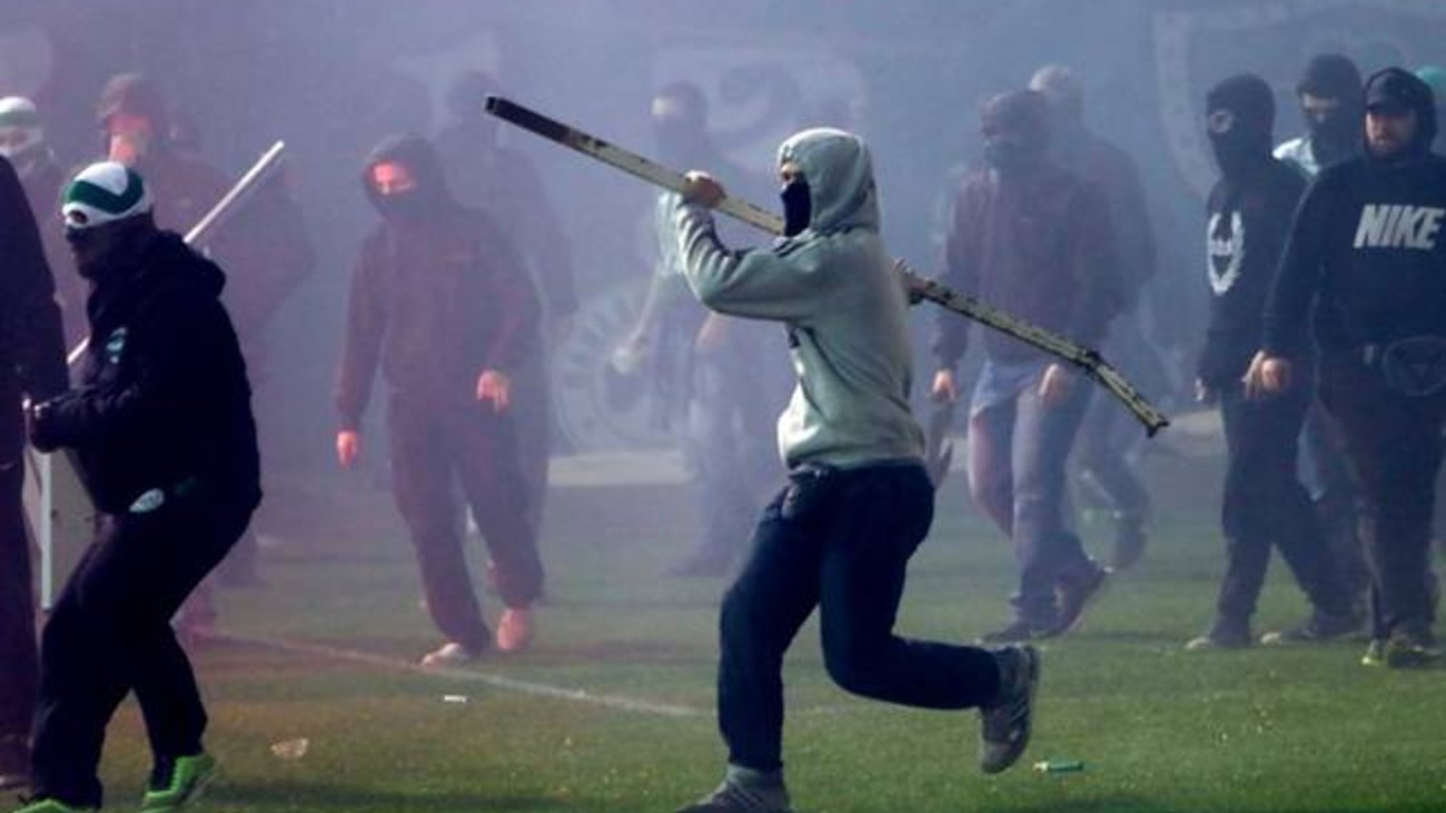 Ψάχνουν τα "κεφάλια" των χούλιγκαν: Στο στόχαστρο πέντε εγκληματικές οργανώσεις με διασυνδέσεις σε πολιτικά άκρα - εικόνα 2