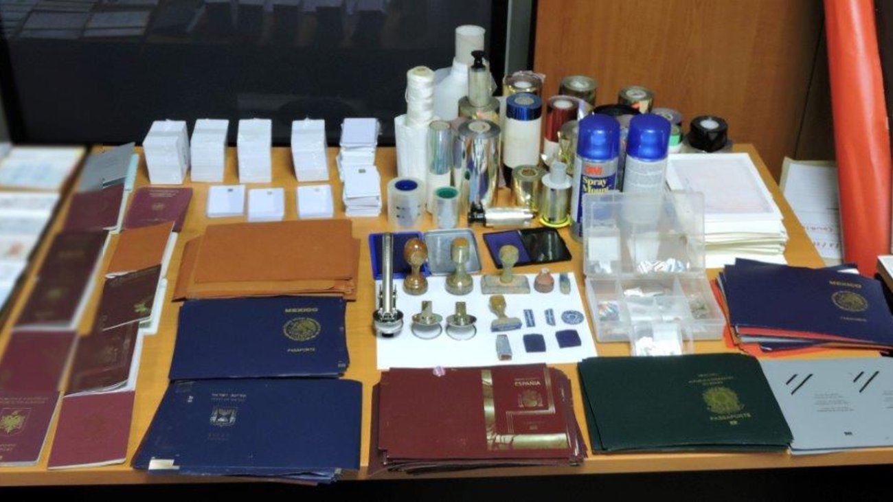 Φάμπρικα ελληνοποιήσεων: Από το κύκλωμα "ψώνισε" ταυτότητα ο Αλβανός που δολοφονήθηκε σε βενζινάδικο της Νίκαιας - εικόνα 3