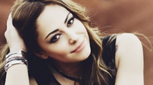 Πυρ και μανία η Μελίνα Ασλανίδου: "Με λύπη μου από το πρωί έχω πληροφορηθεί ψευδείς ειδήσεις"