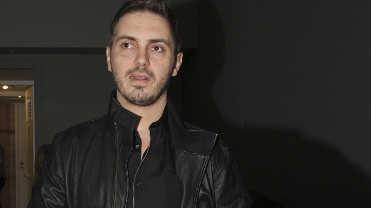 Αγκαλιά με τη μεγάλη του αδυναμία ο Μιχάλης Χατζηγιάννης - "Τι περισσότερο να ζητήσει κανείς" [εικόνα]