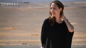 Less is more: Η εμμονή της Αντζελίνα Τζολί για τα ουδέτερα χρώματα και το μυστικό της κομψότητας - εικόνα 6