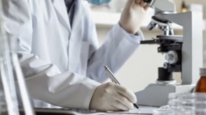 Το αυχενικό προτιμά "χτυπάει" γυναίκες στη μέση ηλικία και άτομα που κάνουν καθιστική ζωή