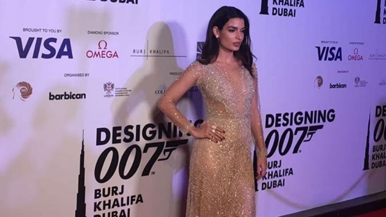 Ιωάννα Τριανταφυλλίδου: Πανέμορφη με μπλε ανοιξιάτικο κοστούμι και πορτοκαλί γόβες - εικόνα 5