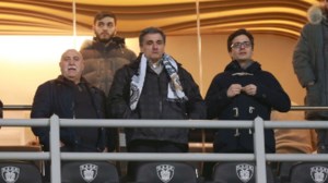 Ο... άλλος Ευκλείδης Τσακαλώτος: H αδυναμία του στον ΠΑΟΚ - Tραγoυδάει το σύνθημα του Μάικλ Τζάκσον