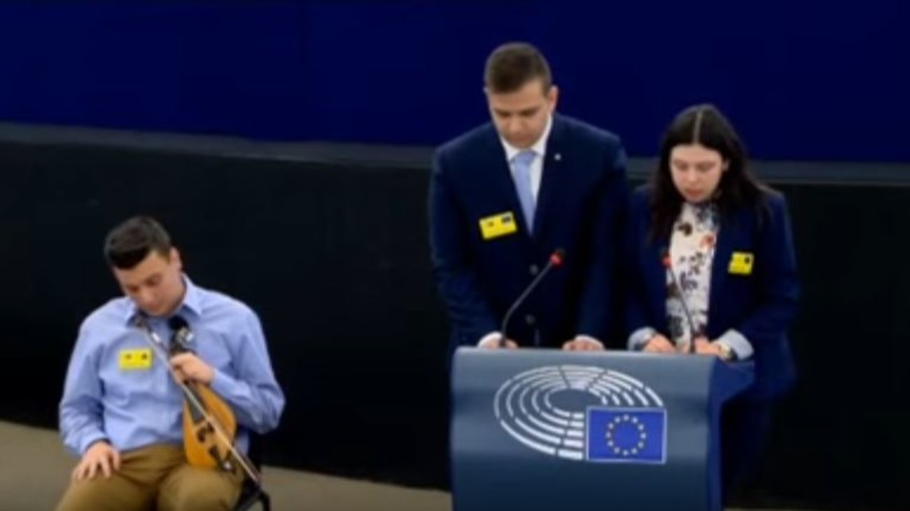 Γιώργος Στρατάκης: Παραδόθηκε ο λυράρης για υπεξαίρεση χρημάτων - Το ξέσπασμά του στα social media