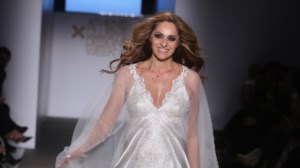 Βίκυ Κουλιανού: Η βραδινή εμφάνιση της 55χρονης με leather mini φόρεμα και country boots - εικόνα 6