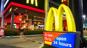 Εφιάλτης οι εξωτικές διακοπές: Πέντε νεκροί και πολλοί σε νοσοκομείο στο Λάος - Τους κέρασαν σφηνάκια με μεθανόλη - εικόνα 4