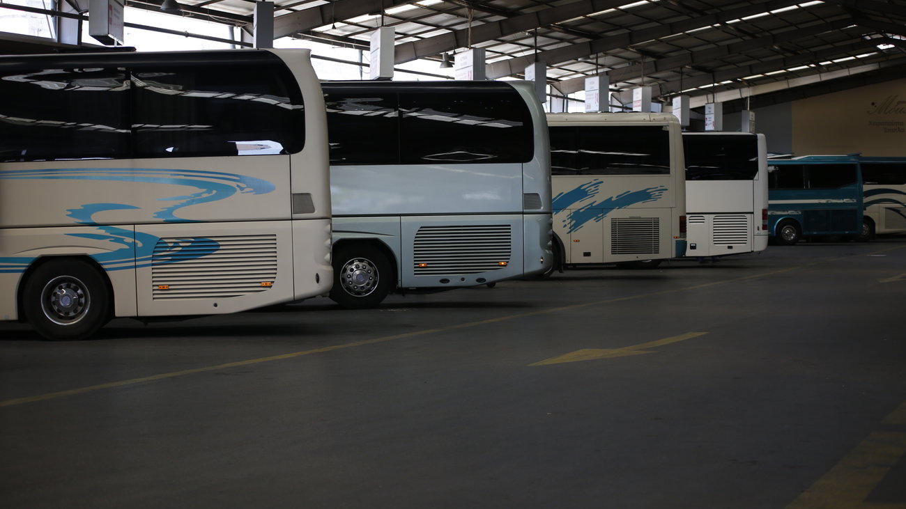 "Μεσαίωνας" στην Ξάνθη: Οδηγός ΚΤΕΛ ζήτησε από κοπέλα να κατέβει γιατί θεώρησε προκλητικό το ντύσιμό της [βίντεο]