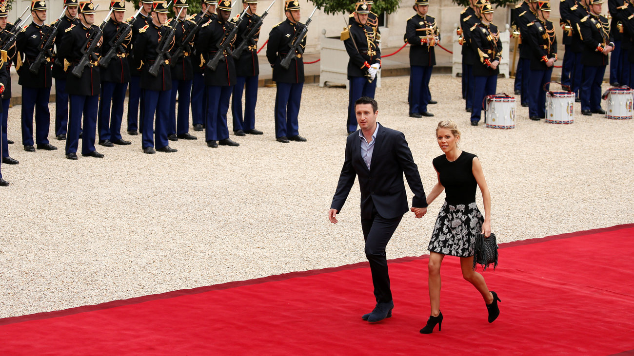 Η Μπριζίτ Μακρόν εξομολογείται: Ήμουν αβοήθητη και τρομοκρατημένη όταν έγινα μητέρα στα 21 - εικόνα 3