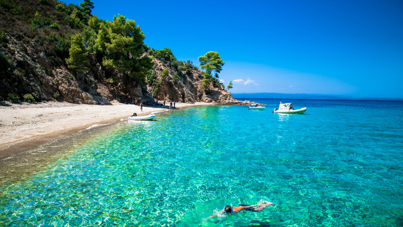 Σκιάθος: Κοσμοπολίτισσα και 95% εμβολιασμένη ποντάρει στους Έλληνες και περιμένει Βρετανούς και Σκανδιναβούς - εικόνα 3