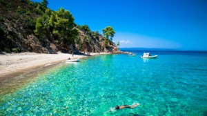 Σκιάθος: Κοσμοπολίτισσα και 95% εμβολιασμένη ποντάρει στους Έλληνες και περιμένει Βρετανούς και Σκανδιναβούς - εικόνα 3